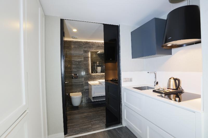 استودیوی لوکس, Riva Hotel Alsancak