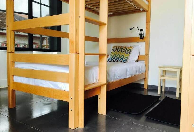 تختخواب در اتاق مشترک, Globo Happy Hostel