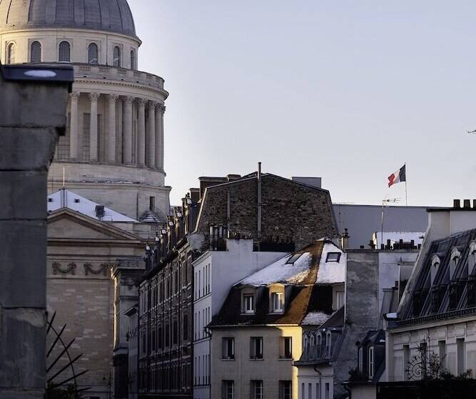 اتاق سوپریور, Des Carmes By Malone