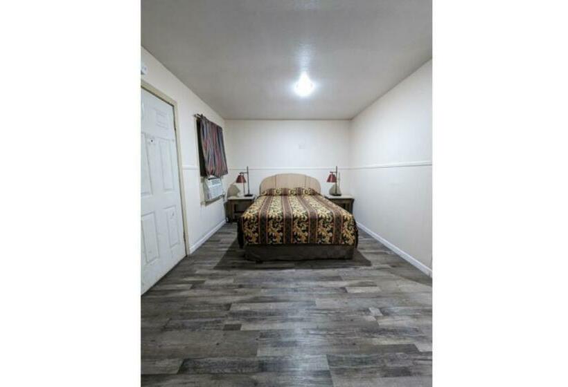 اتاق استاندارد, Economy Inn Kingsville