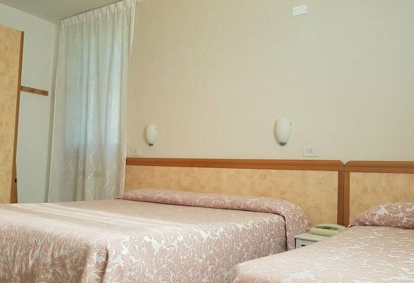 اتاق استاندارد سه نفره, Eura