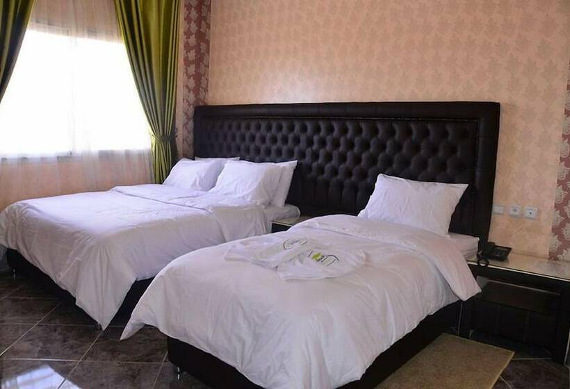 اتاق استاندارد سه نفره, Hôtel Hadaik Ain Asserdoune