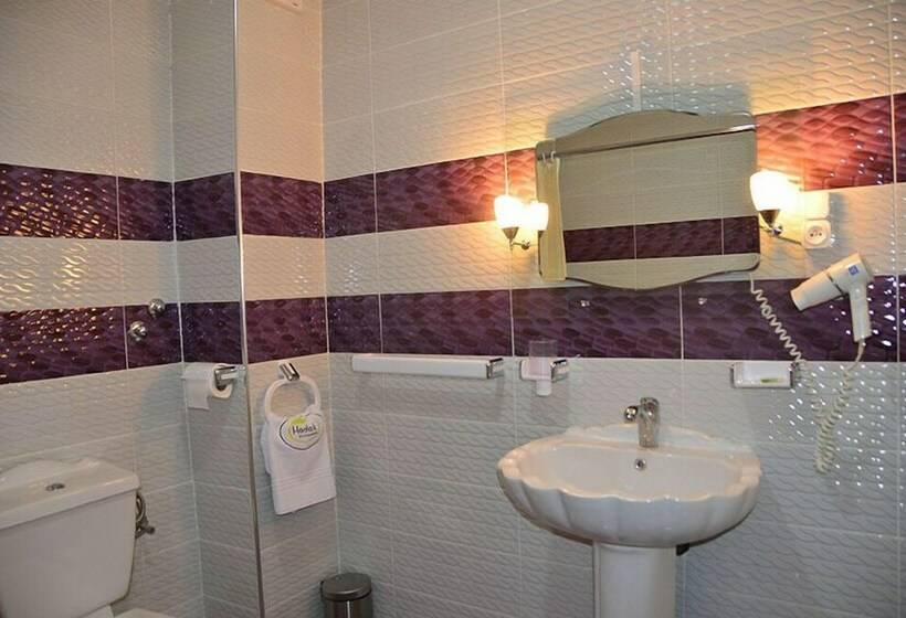 سوییت جونیور, Hôtel Hadaik Ain Asserdoune