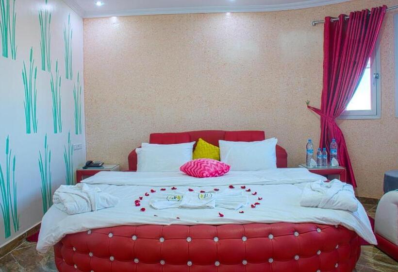 سوییت جونیور, Hôtel Hadaik Ain Asserdoune