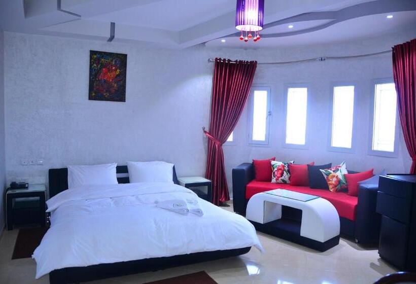 سوییت جونیور, Hôtel Hadaik Ain Asserdoune