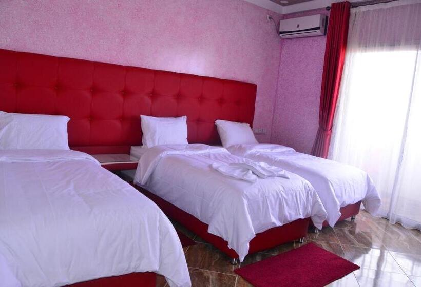 اتاق استاندارد سه نفره, Hôtel Hadaik Ain Asserdoune