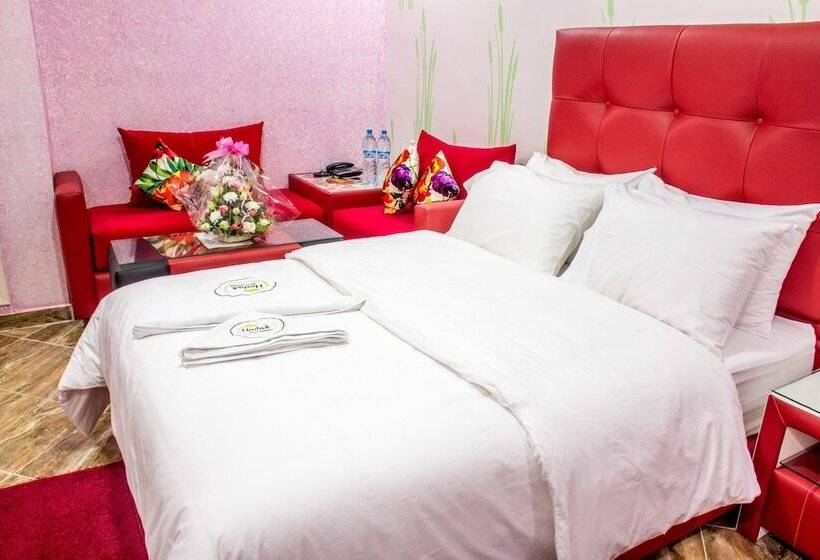 سوییت جونیور, Hôtel Hadaik Ain Asserdoune