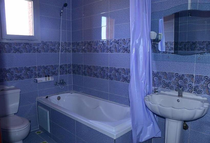 اتاق استاندارد سه نفره, Hôtel Hadaik Ain Asserdoune