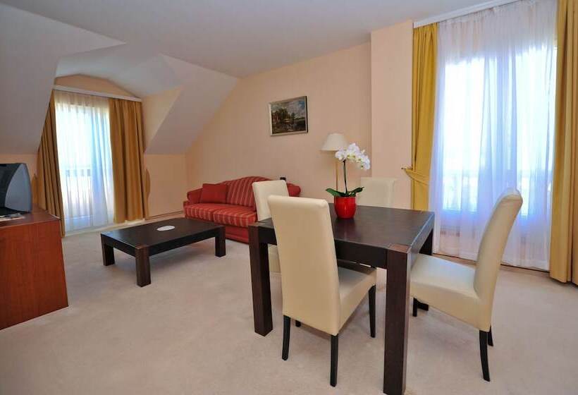 2 Bedrooms Suite Sea View, Villa Kastel