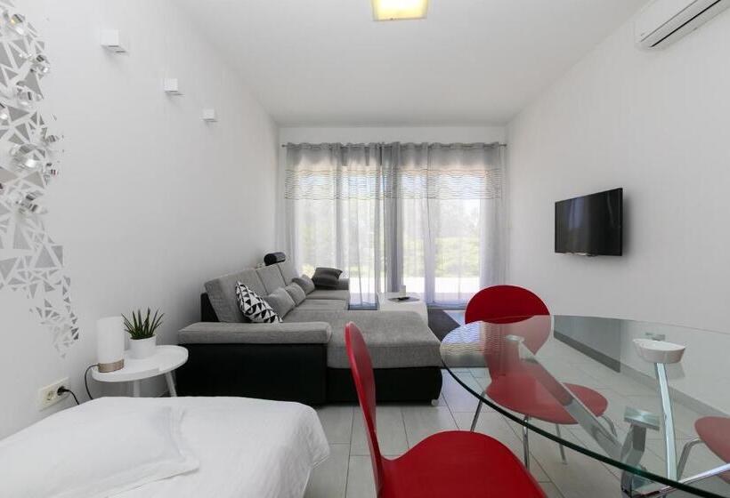 آپارتمان 1 خوابه با چشم‌انداز باغ, Luxury Apartments Klara