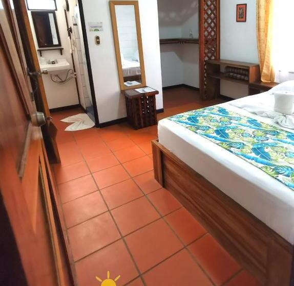 اتاق اکونومی, Casa Marbella