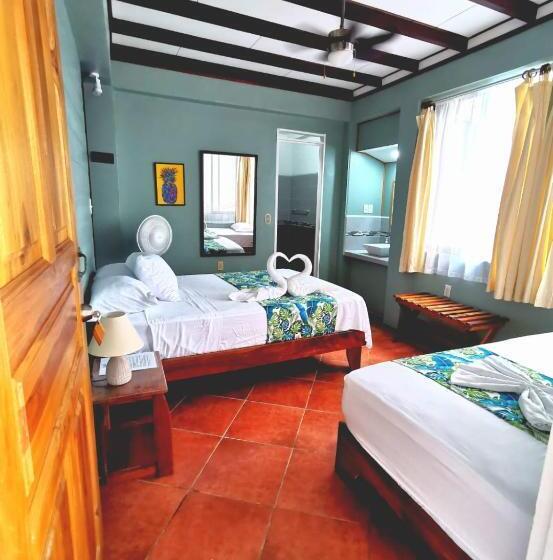 اتاق استاندارد سه نفره, Casa Marbella