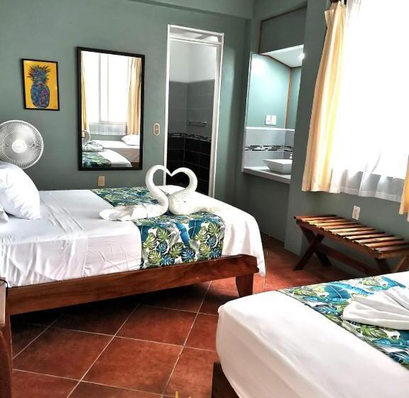 اتاق استاندارد سه نفره, Casa Marbella