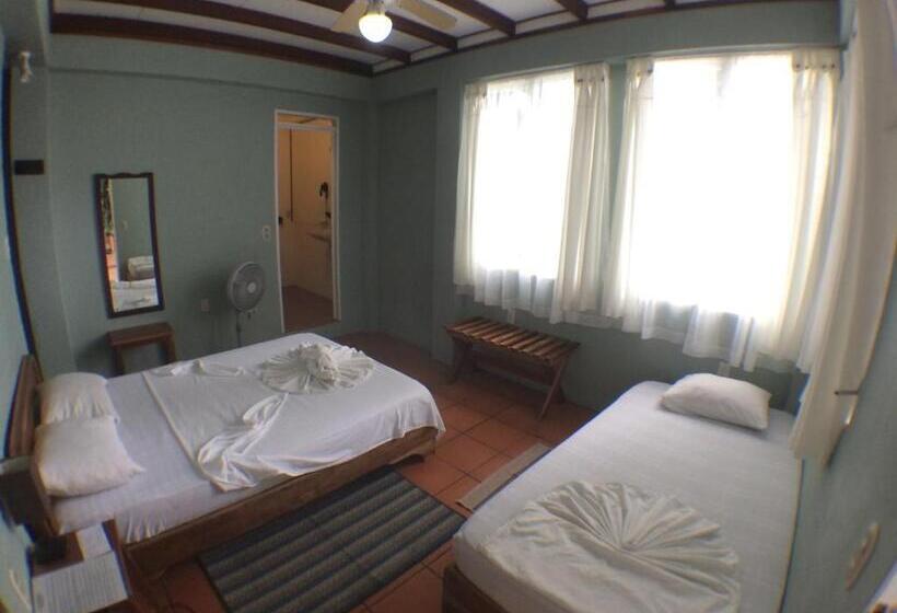 اتاق استاندارد سه نفره, Casa Marbella