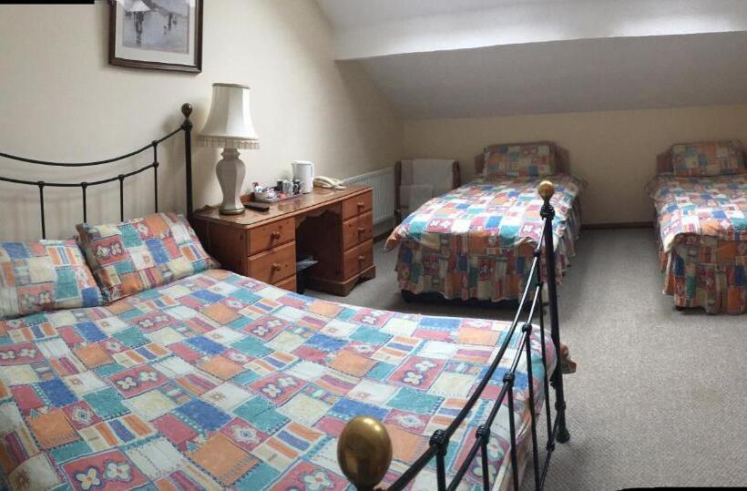 اتاق استاندارد چهارنفره با سرویس بهداشتی مشترک, Sorrel Horse Inn