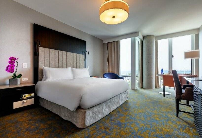 스탠다드 룸 더블 침대, X Toronto By Library Hotel Collection