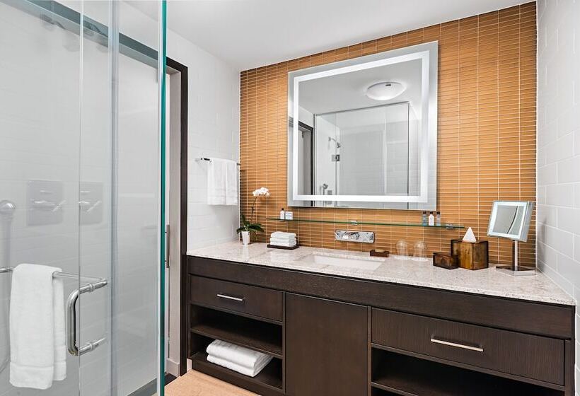 스탠다드 룸 더블 침대, X Toronto By Library Hotel Collection