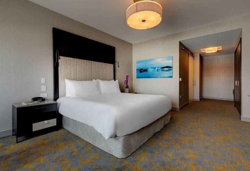 스탠다드 룸 더블 침대, X Toronto By Library Hotel Collection