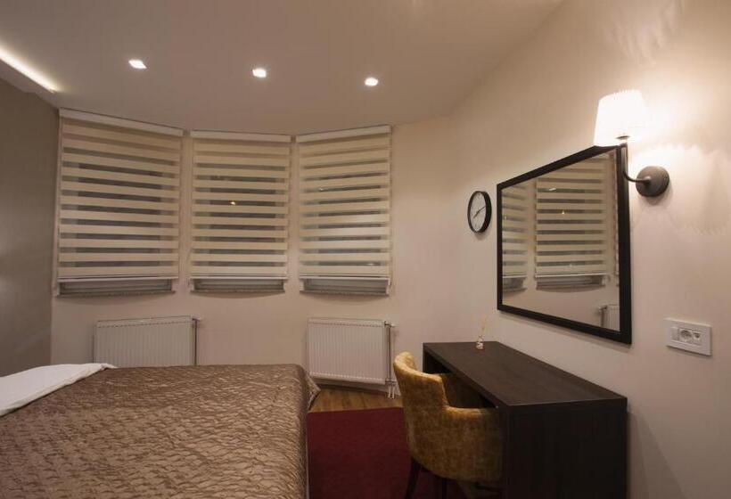 اتاق چهار تخته با دستشویی مشترک, Apartmani Brocat