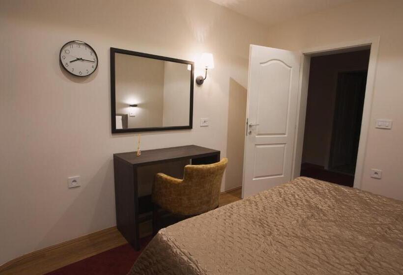 اتاق چهار تخته با دستشویی مشترک, Apartmani Brocat