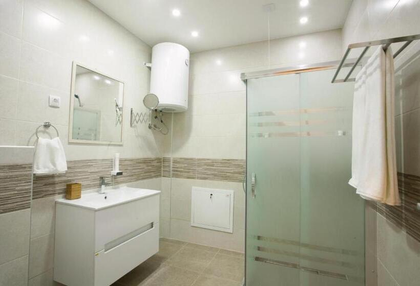 اتاق کلاسیک چهارنفره, Apartmani Brocat