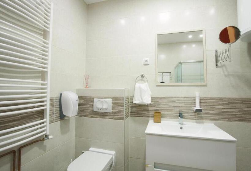 اتاق کلاسیک چهارنفره, Apartmani Brocat