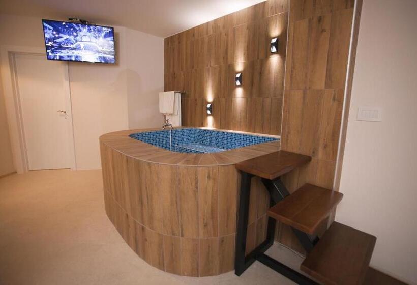 اتاق لوکس, Apartmani Brocat