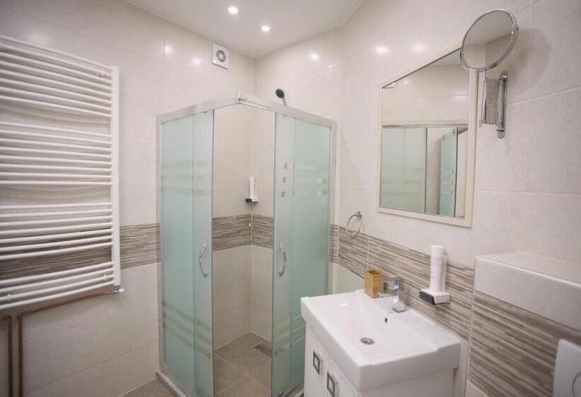اتاق استاندارد با بالکن, Apartmani Brocat