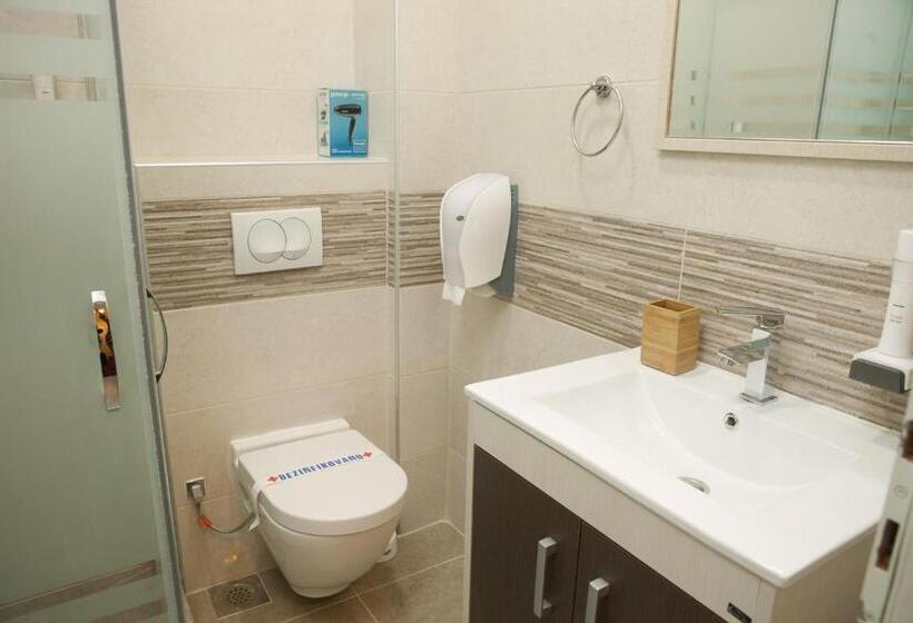 سوئیت با بالکن, Apartmani Brocat