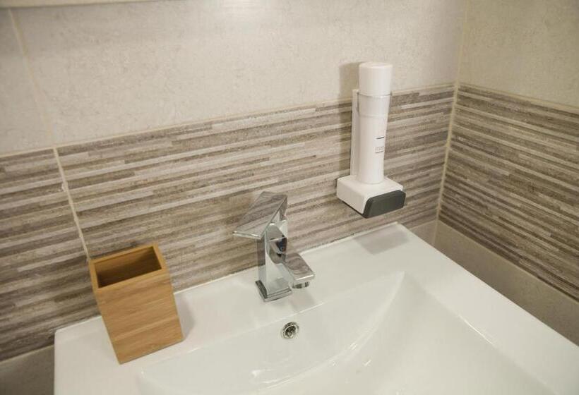 سوئیت با بالکن, Apartmani Brocat