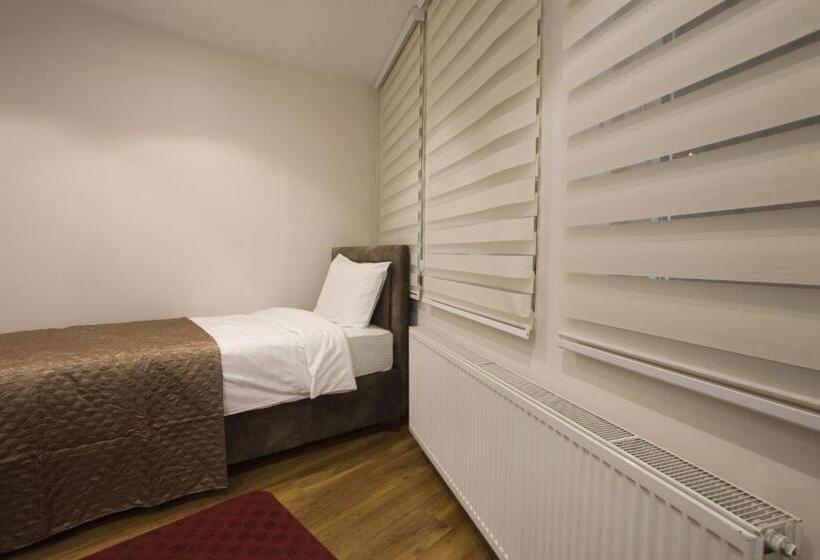 سوئیت با بالکن, Apartmani Brocat