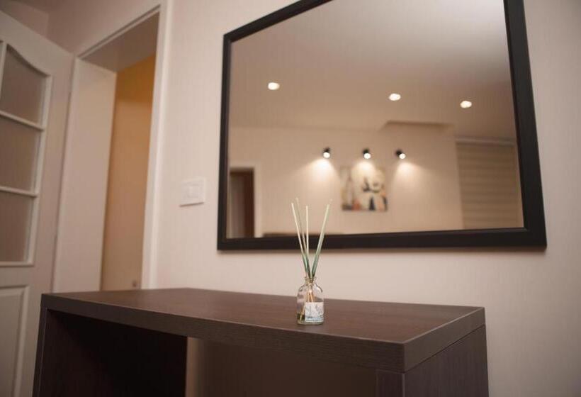 سوئیت با بالکن, Apartmani Brocat