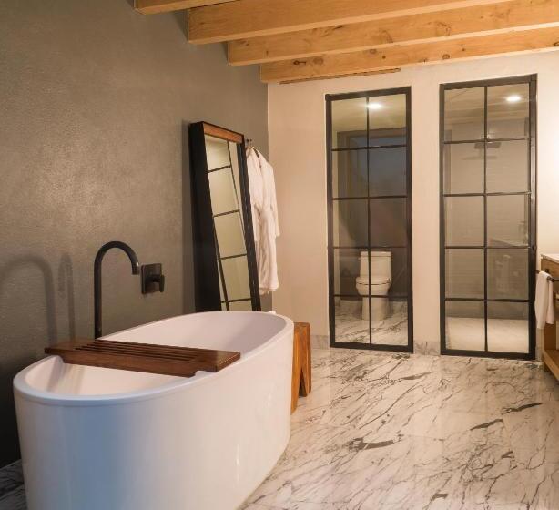 سوییت لوکس, La Casa Rodavento