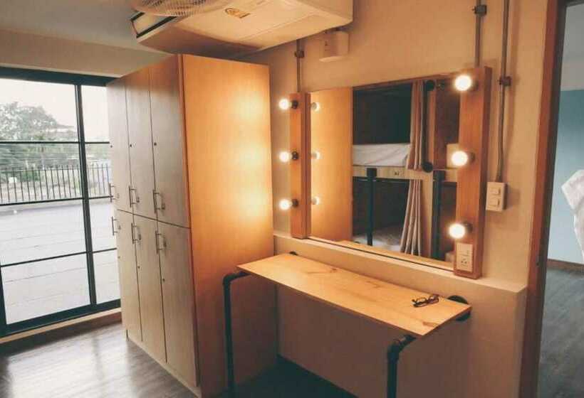 تختخواب در اتاق مشترک, Vestique Hostel