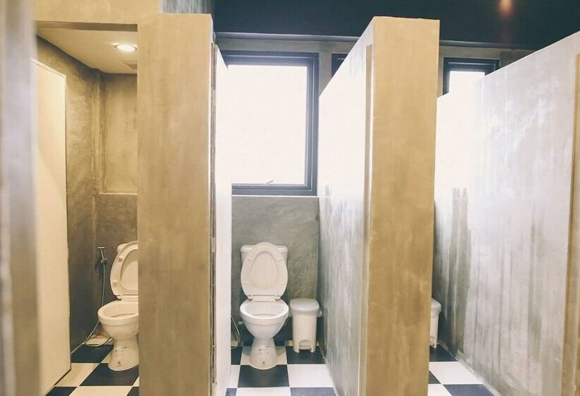 تختخواب در اتاق مشترک, Vestique Hostel