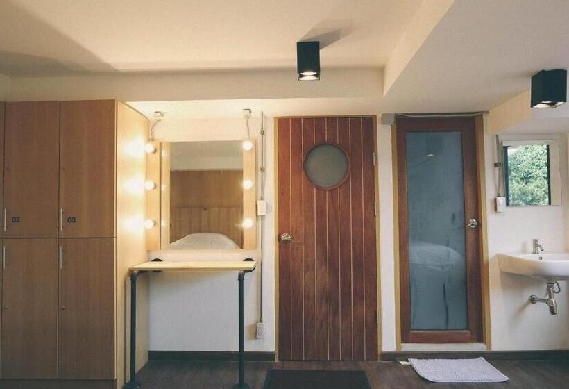 اتاق استاندارد سه نفره, Vestique Hostel