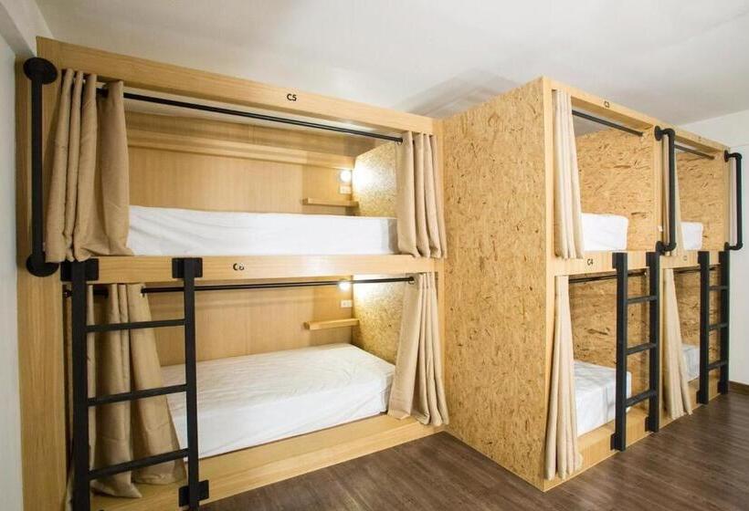 تختخواب در اتاق مشترک, Vestique Hostel