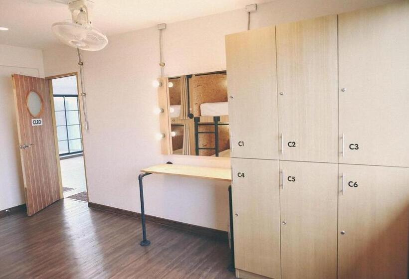 تختخواب در اتاق مشترک, Vestique Hostel