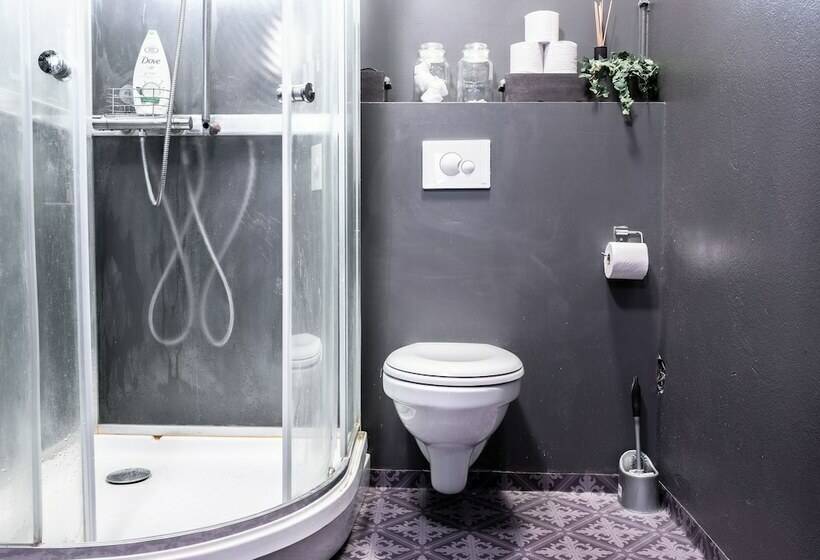 اتاق استاندارد با سرویس بهداشتی مشترک, Au44 Hostel