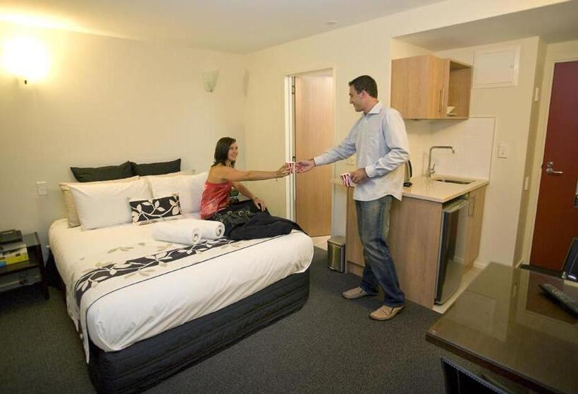 استودیوی استاندارد, Focus Motel