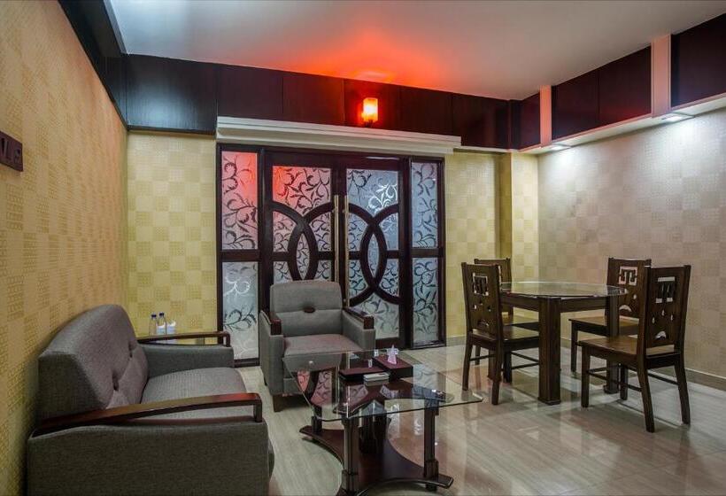 سوییت جونیور با بالکن, Momo Inn