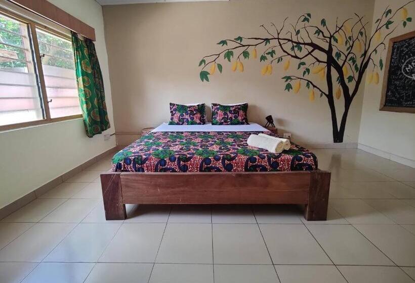 اتاق لوکس با تخت بزرگ, Tumi Hostel