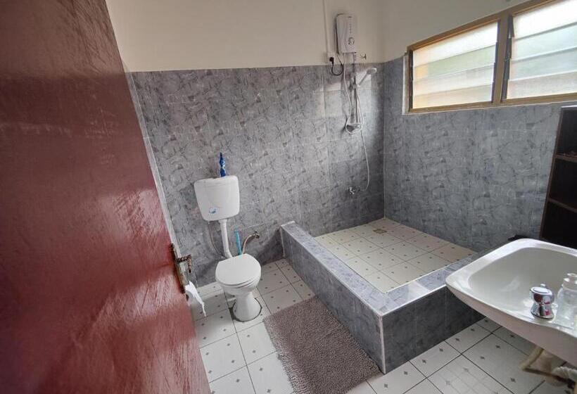اتاق لوکس با تخت بزرگ, Tumi Hostel