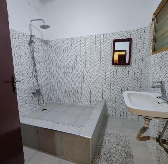 اتاق خانوادگی, Tumi Hostel
