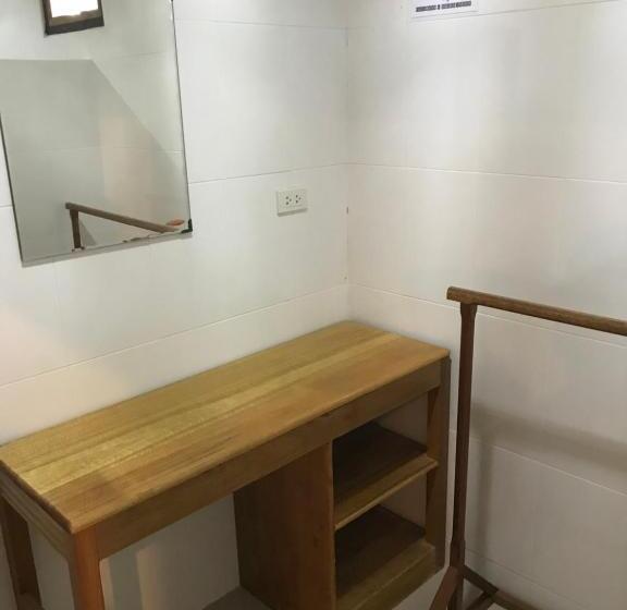 اتاق اکونومی, Chill Chill Resort