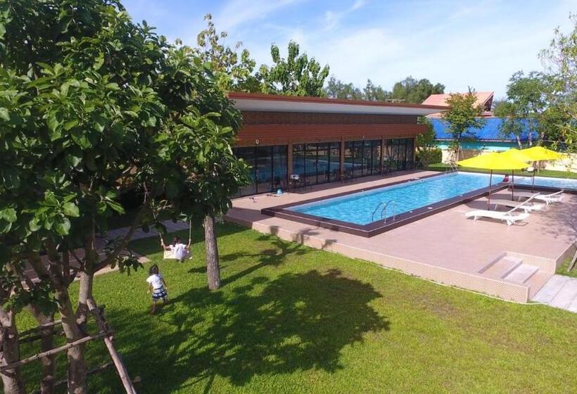 اتاق استاندارد با چشم‌انداز استخر, Golf Inn Resort