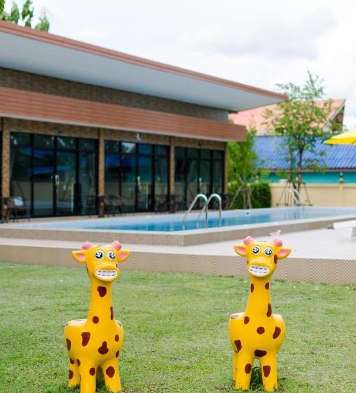 اتاق استاندارد با چشم‌انداز استخر, Golf Inn Resort