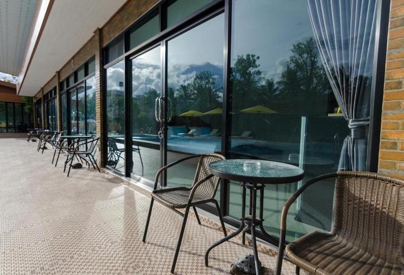 اتاق استاندارد با چشم‌انداز استخر, Golf Inn Resort