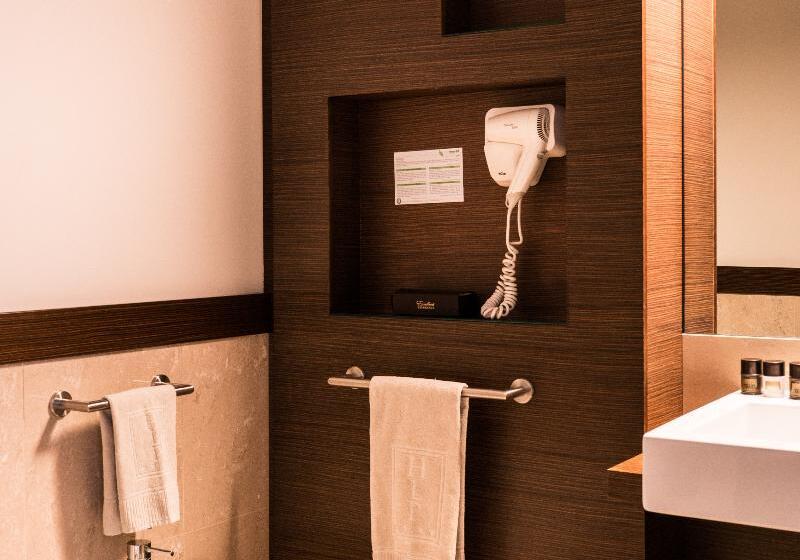 اتاق استاندارد با تخت دو نفره بزرگ, Candeo Hotels Hiroshima Hatchobori