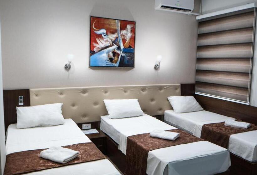 اتاق استاندارد سه نفره, Aen Hotel Old City